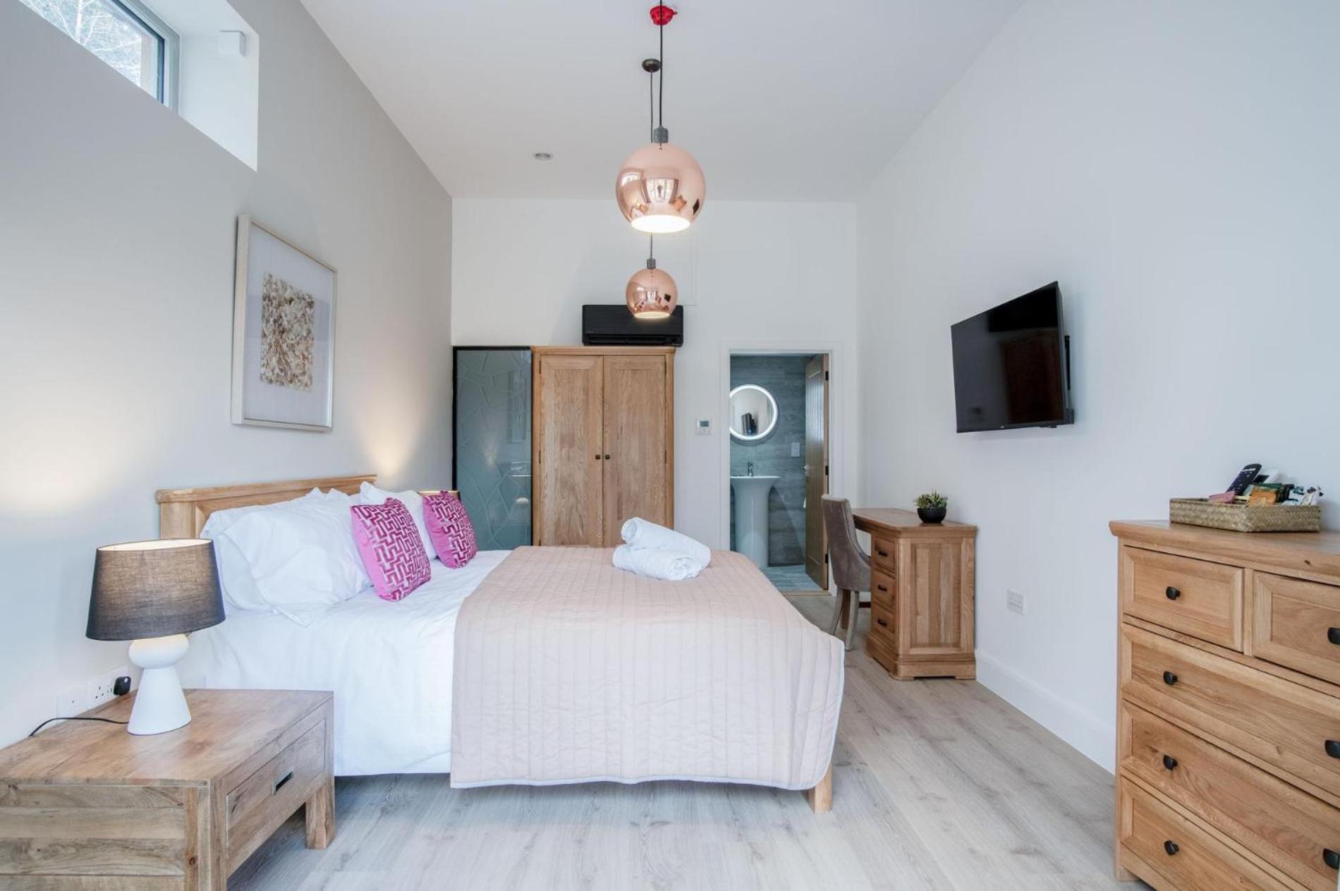 Suite 12 - Sleeping Giant Hotel - Pen Y Cae Inn เบรคอน ภายนอก รูปภาพ